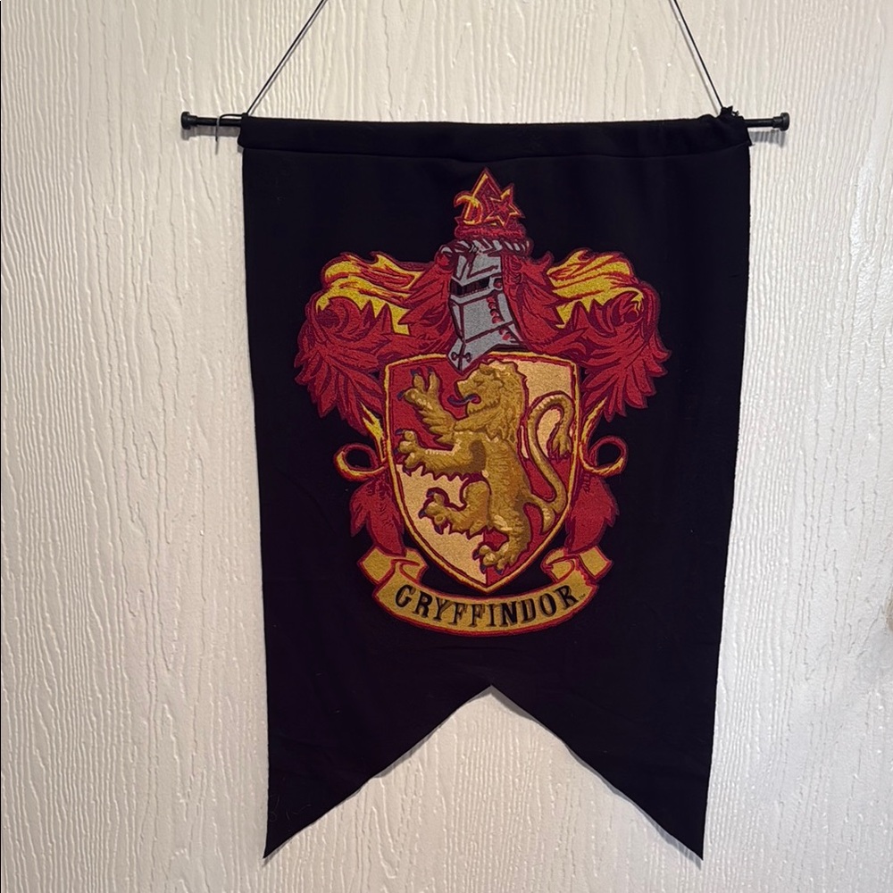 Rubie’s Felt Harry Potter Gryffindor House Crest Black, Red and Gold Banner